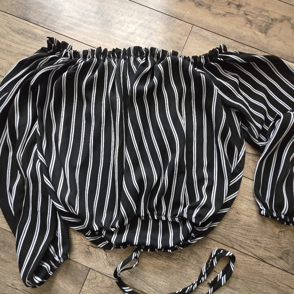 Peppermint Black and White Striped Medium Womens Off-Shoulder Top - Picture 2 of 9